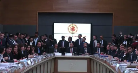Cumhur, Rejimiyle Barıştı