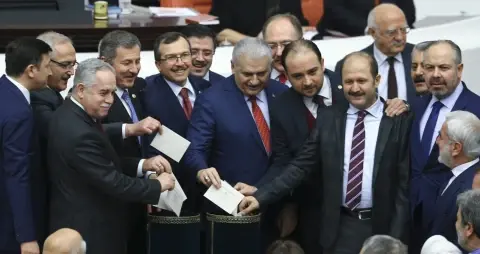 Cumhurbaşkanlığı Sistemi İktidar Tabanını Daraltır mı?