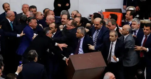 Ne Yaparsanız Yapın Cumhurbaşkanlığı Sistemi Gelecek