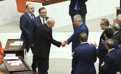 Referandum: Gelen Dünyanın Kaosunu Karşılamak