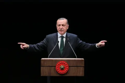 Türkiye Hem Sahada Hem Masada
