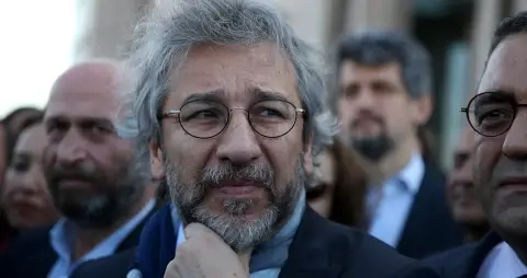 Devrimciyiz Elhamdülillah, Takvim