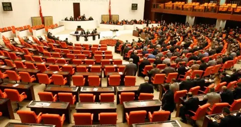 Fesih Tartışmaları ve Cumhurbaşkanı’nın TBMM Seçimlerini Yenilemesi