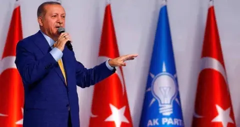 Her Şey Değişirken Siyasal Partiler Aynı Kalamaz