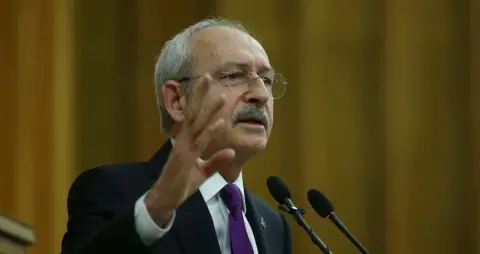 Yalan Da Olsa Hoşuma Gidiyor Söyle