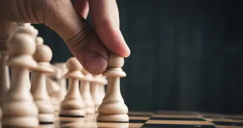 Küçük Devletleri Kim Kontrol Eder?