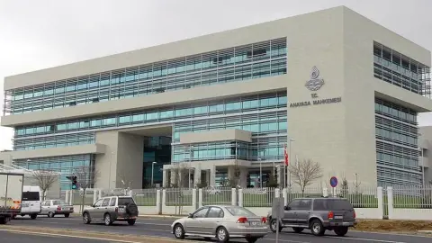 Anayasa Mahkemesi İdeolojik Davranıyor