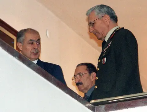 2001’de Anayasa Kitapçığı Fırlatma Krizinin Ardından Türkiye’nin Şoklara Direnci Katbekat Arttı