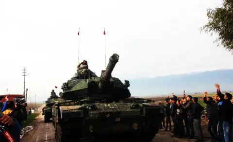 "Namlusunu Millete Çevirmiş Tanka Selam Durmam"