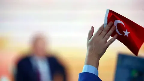 Diplomasi Çözüldü, Siyasi Sorun Devam Ediyor