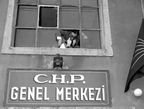 Kurtarıcısını Sağ Siyasette Arayan CHP