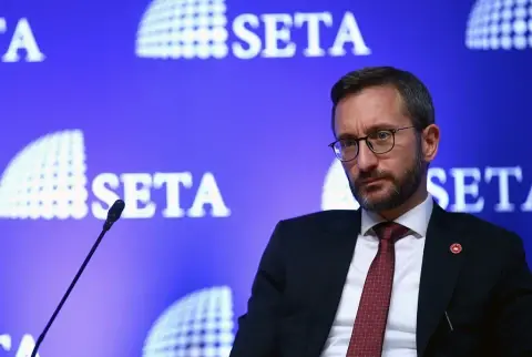 AK Parti Adaleti Merkeze Alan Bir Siyaset İzlemektedir