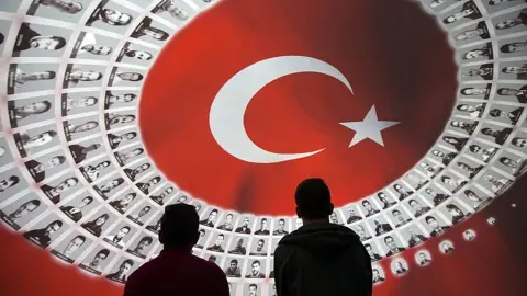 Türkiye Bunu Da Atlatır