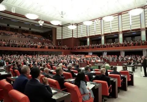 Türbülans Döneminde Öncü Siyaset