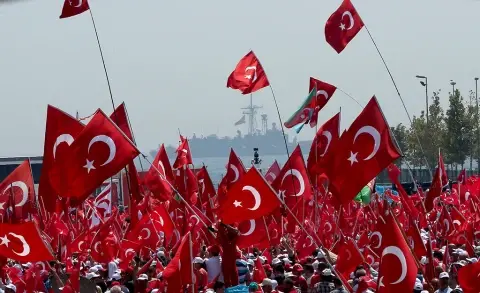 Post Gerçekliklere Karşı Meydan Mitingleri mi?