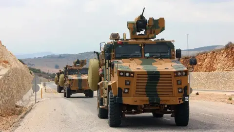 Bir Sağa Bir Sola