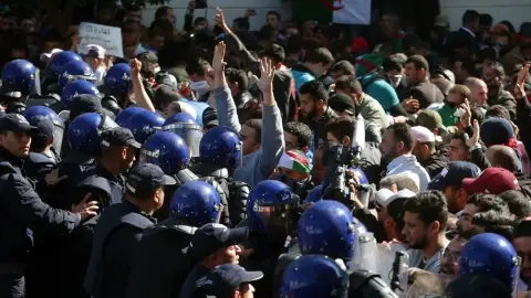 Perspektif: Statüko ve Değişim Talepleri Arasında Cezayir | Protestolar ve Abdülaziz Buteflika