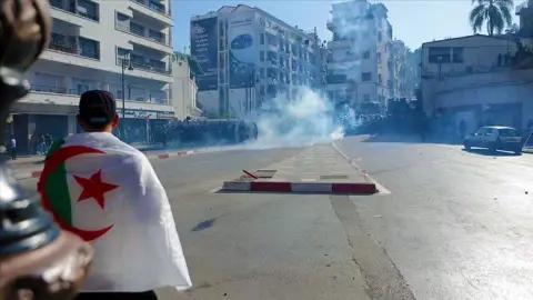 Sudan ve Cezayir Örnekleri: Arap Dünyasında Değişim Talebi Sürüyor