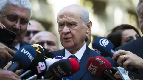 Siyasete Yönelik Senaryoları da Rafa Kaldırmak Gerekir