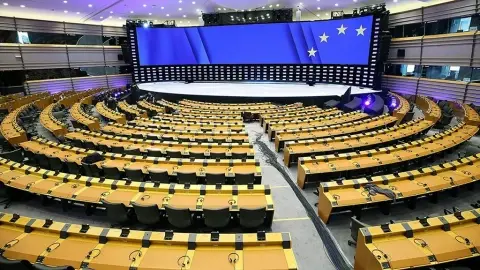Açık ve Net Siyaset Talebi: Avrupa Kutuplaşıyor mu?
