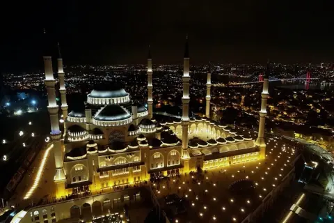 Kampanyalar Bayram Sonrası Hararetlenir