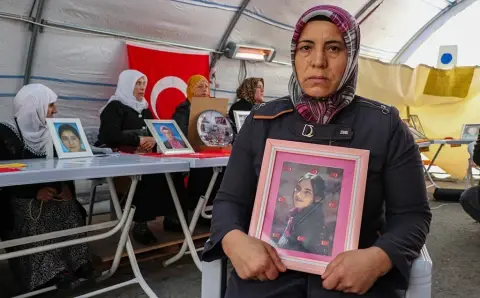 Destek Tiyatroya Var, Diyarbakır Annelerine Yok