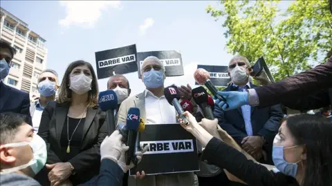 Vekâleten Yürüyenler