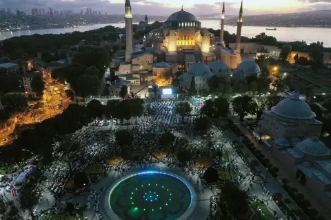 Kimlik ve Egemenlik Arasında Ayasofya