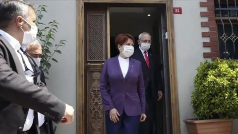 Her Şey Ortada