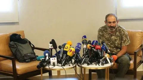 Ermenistan Yanlış Zamanda, Yanlış Yerde