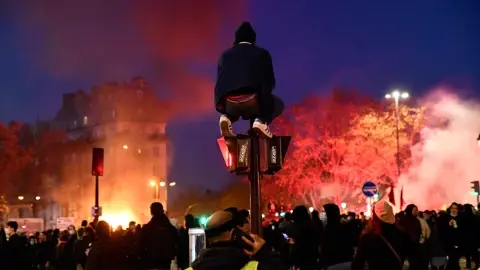 Paris Yanıyor, Görmüyor musunuz?