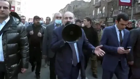 Ermenistan’da Sürpriz Olmayan Gelişmeler