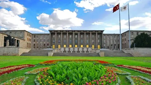 Yeniden Yeni Anayasa Gündemi