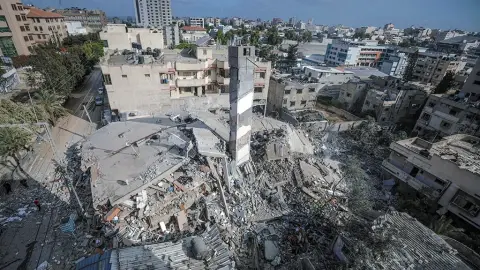İsrail Dünyanın Gözü Önünde Savaş Suçu İşliyor