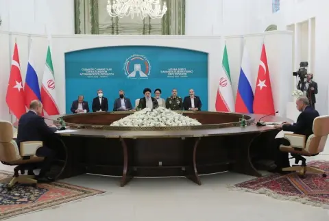 Tahran Zirvesinin Diplomatik Mesajları