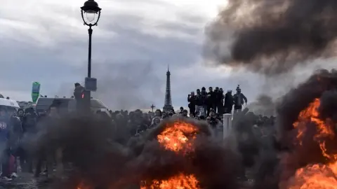 Macron’un Yeni Sınavı: Emeklilik Reformu Protestoları