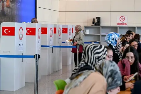 Seçim Kampanyaları Seçmene Ne Anlatıyor?