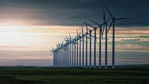 Enerji Yatırımları: Fosil Enerji mi, Yenilenebilir Enerji mi?