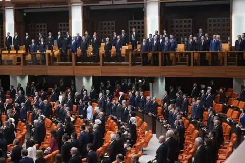 Yeni Dönemde Siyasetin Yönü, Muhalefetin Krizi