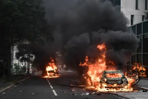 Fransa’da Polis Şiddetine Yönelik Protestolar Neyin Habercisi?