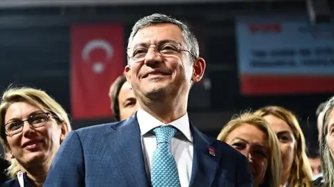 CHP’de Emanetçilik, Eşbaşkanlık ve Değişimin Yönü