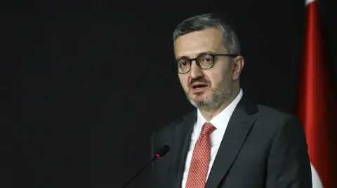 SETA Genel Koordinatörü Duran: “Cumhurbaşkanı Erdoğan’ın Krizlerde Üstlendiği Rol ve İç Siyasi İstikrardan Elde Etmiş Olduğu Etkinlik, Türkiye’yi Diğer Ülkelerden Ayrıştırıyor”