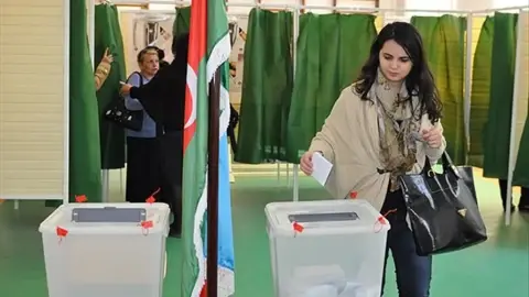 Azerbaycan’ın Egemenliğinin İlanı: Karabağ’da Sandıklar Kuruluyor