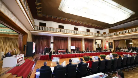 'Terörsüz Türkiye' hedefi doğrultusunda TBMM'de kurulan Milli Dayanışma, Kardeşlik ve Demokrasi Komisyonu, TBMM Başkanı Numan Kurtulmuş başkanlığında toplandı.