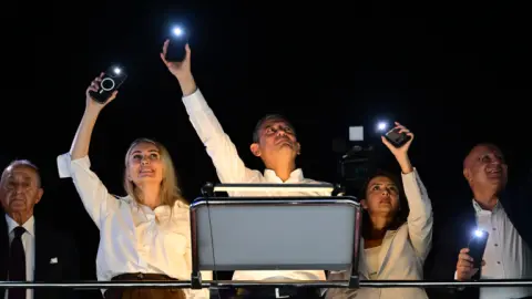 CHP Genel Başkanı Özel, partisinin Zeytinburnu mitinginde konuştu