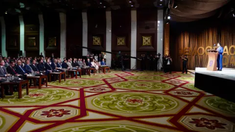 Irak'ta 'Uluslararası Demokrasi Günü' sempozyumu düzenlendi