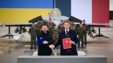 Emmanuel Macron - Volodimir Zelenski görüşmesi