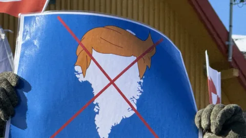 Grönland'da yüzlerce kişi, Trump'ın 'ilhak' açıklamasına tepki olarak ABD Konsolosluğuna yürüdü