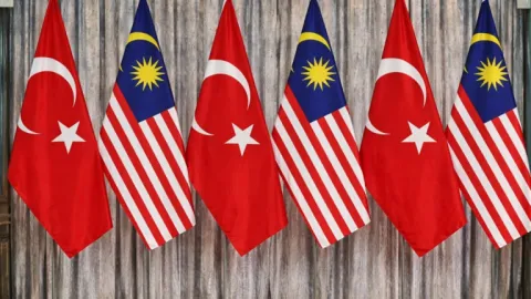 Malezya Senatosu Başkan Yardımcısı SETA İstanbul’u Ziyaret Etti