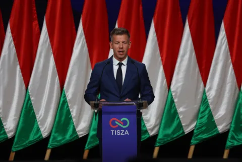 Macaristan'da genel seçimi Peter Magyar kazandı